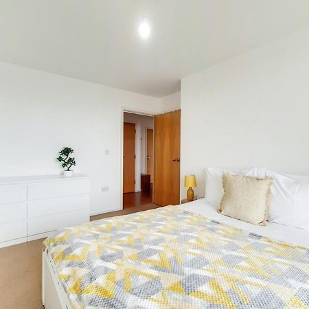 Free Parking - Two Bed Apartment By London Docklands Exterior photo