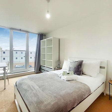 Free Parking - Two Bed Apartment By London Docklands Exterior photo