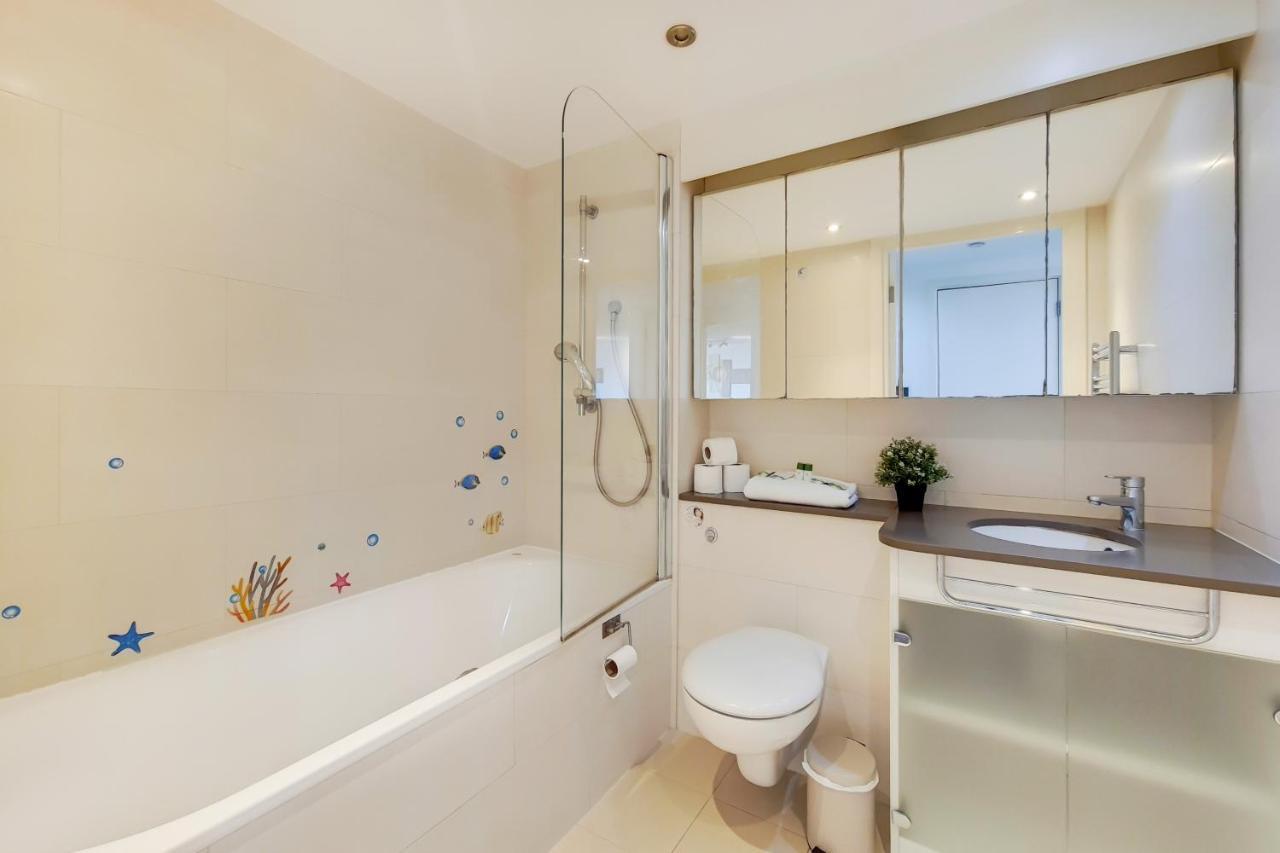 Free Parking - Two Bed Apartment By London Docklands Exterior photo