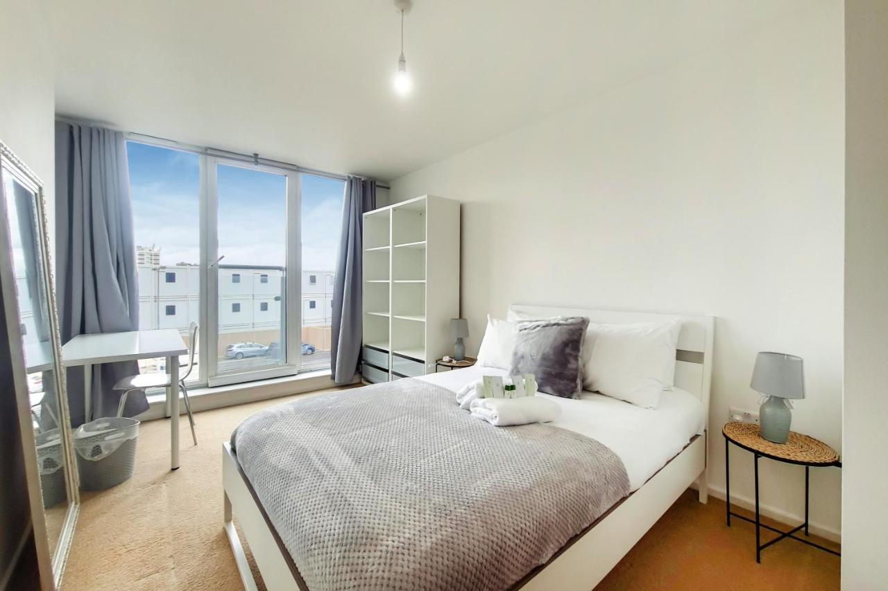 Free Parking - Two Bed Apartment By London Docklands Exterior photo