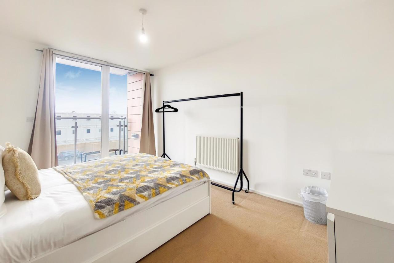 Free Parking - Two Bed Apartment By London Docklands Exterior photo
